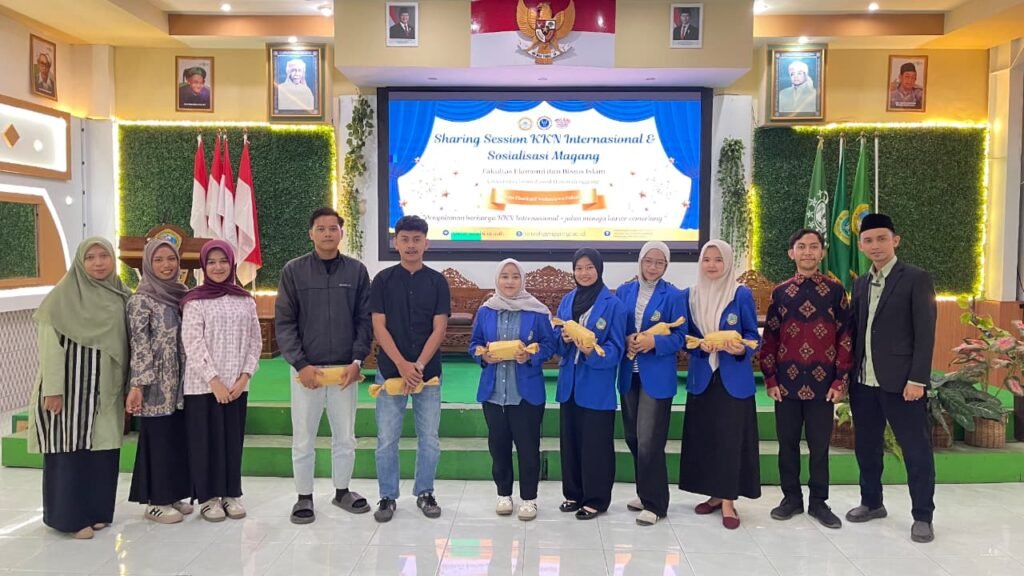 Mahasiswa FEBI mengikuti sosialisasi KKN International di Aula K.H. Moh Hasan Genggong