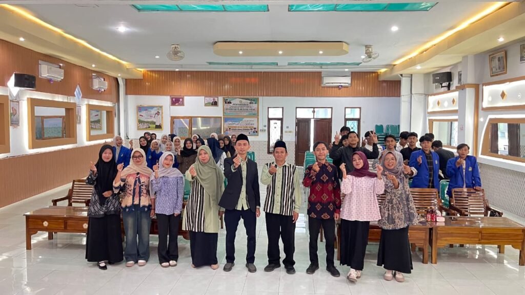 Mahasiswa FEBI mengikuti sosialisasi KKN International di Aula K.H. Moh Hasan Genggong