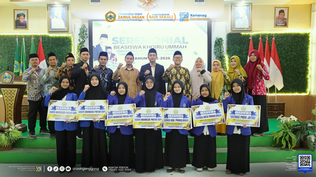 UNZAH Genggong menyerahkan Beasiswa Khoiru Ummah dan BAZNAS kepada mahasiswa
